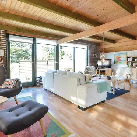 بيت للعطل Two-bedroom Holiday In