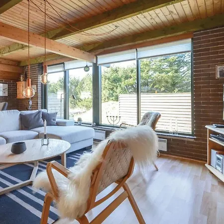 بيت للعطل Two-bedroom Holiday In