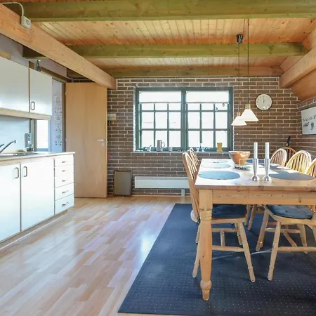 Two-bedroom Holiday In بيت للعطل *
